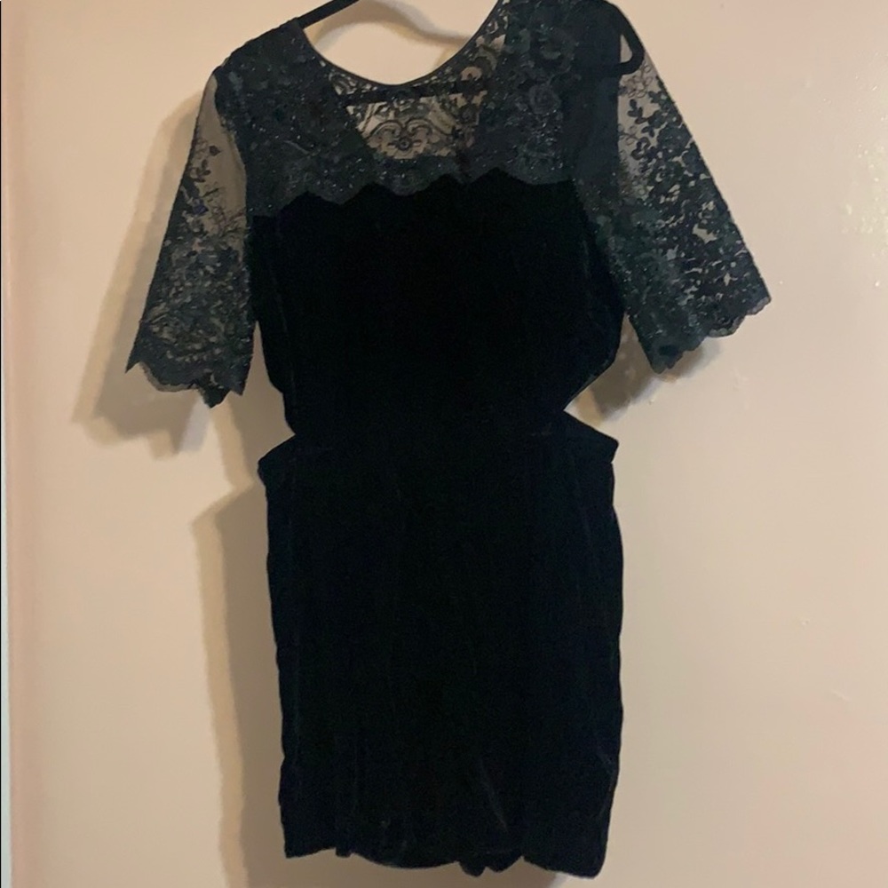 🛑SOLD🛑NWT TOPSHOP VELVET LACE ROMPER